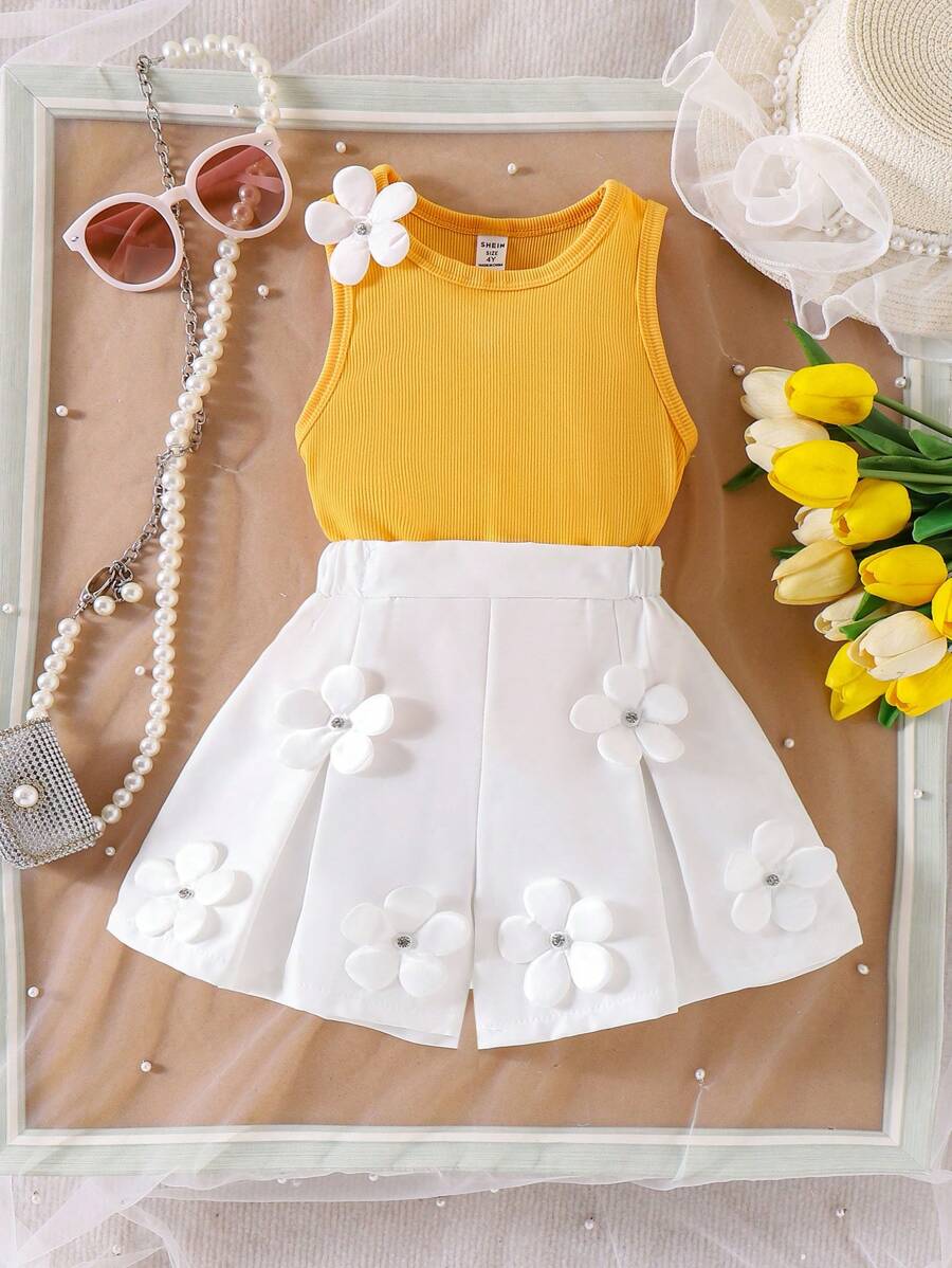 Conjunto de 2 piezas con top sin mangas tejido y shorts de flores con ribete de volantes para niñas jóvenes, outfit de moda para verano - Amarillo - Ver 1