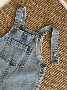 SHEIN 男婴石洗休闲柔软可爱蓝色卷边翻盖口袋宽松牛仔背带裤连体裤牛仔裤，儿童服装男童服装日常服装春夏秋冬服装，男童街头服装，男童乡村服装，男童度假服装 - 中等水洗藍 - 查看 7