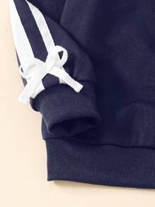SHEIN Genkimix Kids 2 件女童春夏休闲简约蝴蝶结装饰运动衫和蝴蝶结裤子套装 - 藏蓝色 - 查看 6