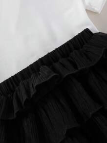 SHEIN Ensemble chemise polo blanche élégante et douce avec col et logo mignon de cheval, assorti à une jupe noire à volants. Tenue d'été pour bébé fille - Noir - Voir 4