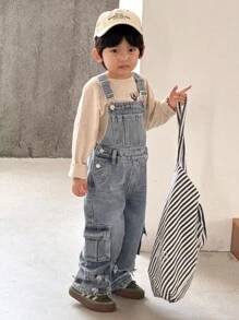 SHEIN Genkimix Kids Denimly 年轻男孩时尚酷炫户外街头校园牛仔背带裤，带星星拼布和多个口袋，水洗牛仔背带裤和背带裤 - 中等水洗藍 - 查看 3