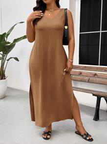 SHEIN Frenchy Gaun Maxi Kasual Liburan Tanpa Lengan Ukuran Besar dengan Leher V dan Patchwork Renda serta Belahan - Coklat - View 3