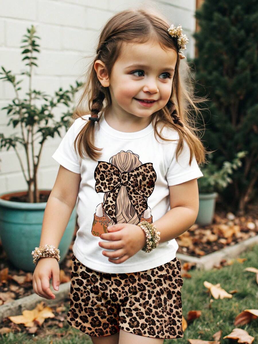 SHEIN Completo da ragazza vintage con stampa a pois leopardati e fiocco, composto da top a maniche corte e pantaloncini casual minimalisti, adatto per l'estate
