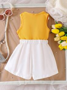 Conjunto de 2 piezas con top sin mangas tejido y shorts de flores con ribete de volantes para niñas jóvenes, outfit de moda para verano - Amarillo - Ver 2
