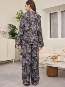 LuxeNights Bộ đồ ngủ tay dài cổ bẻ in họa tiết toàn thân, trang phục thu đông - Nhiều màu - Xem 2