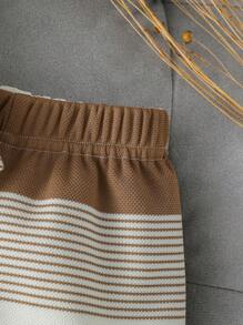 SHEIN Playful Pals 男婴婴儿休闲可爱熊刺绣徽章不对称条纹短袖 Polo 衫和短裤套装，适合夏季