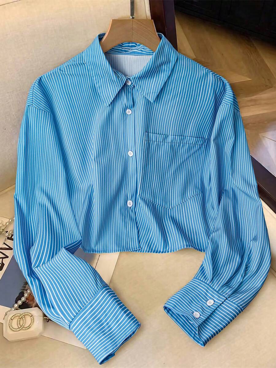 SHEIN PETITE Damen Große Größen Lässig Blau & Weiß gestreiftes langärmeliges kurzes Hemd