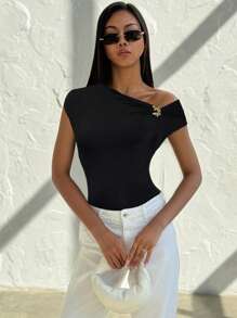 Firerie New Arrival Elegant Modern Asymmetrical Twisted Butterfly Metal Decor Off-Shoulder Fitted Black T-Shirt Top