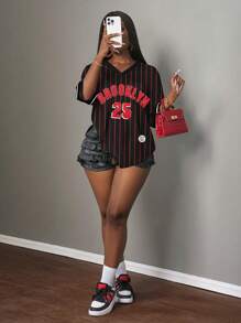 Slaydiva 休闲简约字母和数字设计女式 T 恤，适合夏季运动，红色条纹和布鲁克林印花 - 彩色 - 查看 6