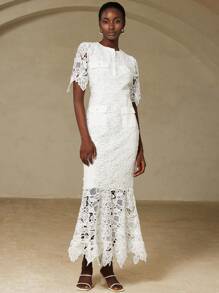 Aveloria Rosie Elegant Lace Hollow-Out Mermaid Dress, Graceful Elegant, Round Neck, Half Sleeve Design