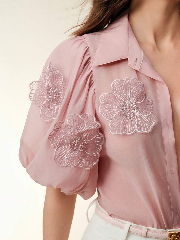 Blusa elegante de mujer con aplicaciones florales en rosa, romántica para el Día de San Valentín y vacaciones de verano