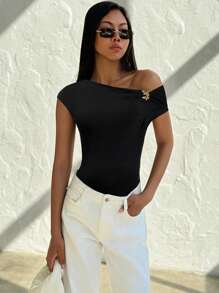 Firerie New Arrival Elegant Modern Asymmetrical Twisted Butterfly Metal Decor Off-Shoulder Fitted Black T-Shirt Top
