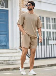 Manfinity VCAY 2 件套男士圆领短袖 T 恤和短裤套装，适合日常穿着，夏季 - 卡其色 - 查看 5