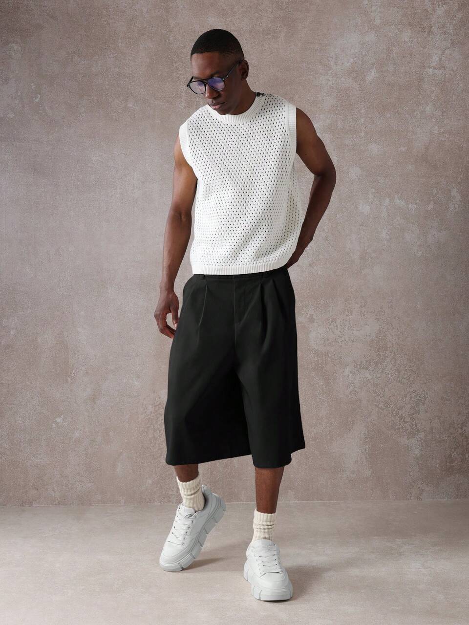 Pantaloncini larghi a pieghe con gamba larga