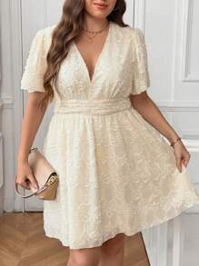 SHEIN Frenchy Vestido con textura y escote en V para tallas grandes de mujer, vestido casual de moda para citas, apto para uso diario