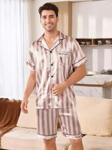 SHEIN Conjunto de pijama de hombre con estampado de rayas, short con bolsillo y manga corta