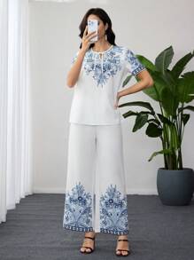 Lacomfia Conjunto de 2 piezas verano 2025: Top suelto con cuello en V y estampado vintage & Pantalones de pierna ancha, versátil y elegante - Azul - Ver 7