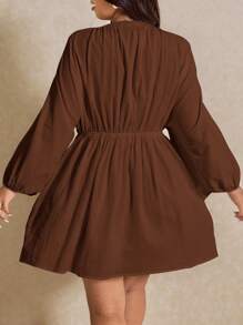 Elaquor Modisches Kurzkleid mit V-Ausschnitt und 3/4 Ärmeln für Damen in Große Größen