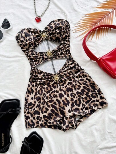 Soleia ชุดเพลย์สูทสีเสือดาวเวินเทจคลาสสิกของผู้หญิง พร้อมอุปกรณ์เสริมโลหะ เหมาะสำหรับการไปเที่ยว งานปาร์ตี้ การออกเดทบ่ายชา เทศกาลดนตรี ล่องเรือชายหาด สามารถสวมใส่ได้ทั้งในและนอกบ้าน