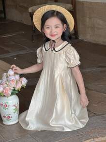 Dazy Kids Kleine Mädchen Kurzarm Kleid mit Cartoon Gesicht, Kinderkleidung für den Herbst