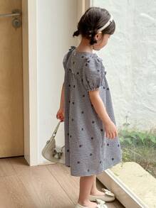 SHEIN Vestido de estilo coreano/japonés para niñas pequeñas con cuello redondo, mangas abullonadas y diseño de cuadros estilo princesa - Blanco y Negro - Ver 6