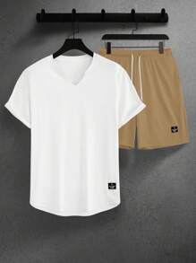 Manfinity Homme Conjunto de Camiseta de manga corta con escote en V y estampado de letras casual para hombre + Pantalones cortos con cordón en la cintura
