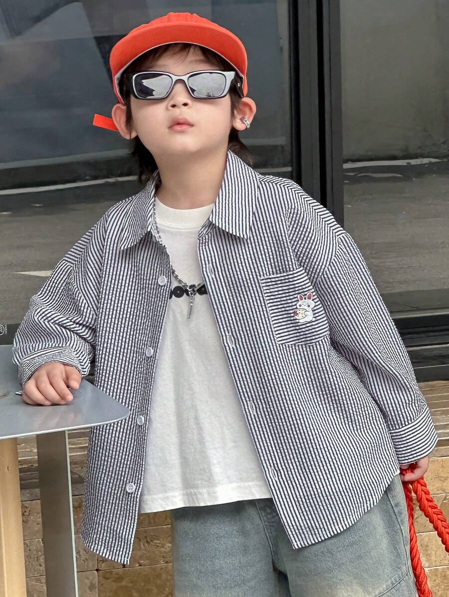 Dazy Kids 小男孩卡通兔子条纹长袖单排扣口袋休闲衬衫，秋季 - 藏蓝色 - 查看 1