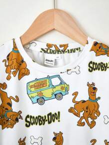 SCOOBY-DOO X SHEIN Set di maglietta a maniche corte bianca casual e pantaloncini larghi per ragazzi, con stampa di cucciolo e auto a tema cartoni animati