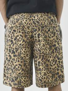 Manfinity EMRG Shorts vaqueros casuales de corte holgado para hombre con diseño de bolsillo y estampado de leopardo