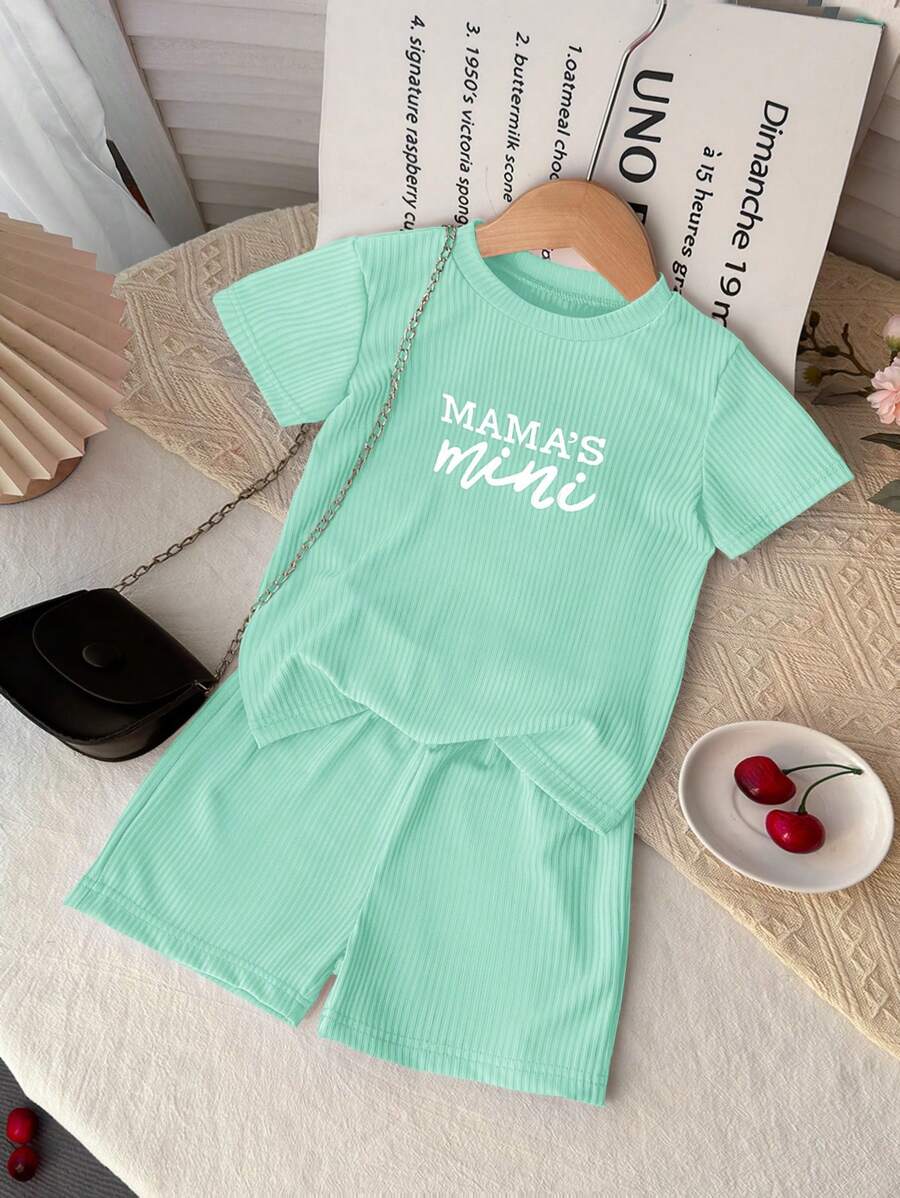 Conjunto informal de verano de 2 piezas: camiseta de manga corta con estampado de letras y pantalones cortos para niña
