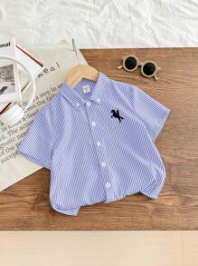 SHEIN 1 件年轻男孩休闲学院风舒适时尚简约实用百搭条纹翻领短袖衬衫适合返校适合生日派对、晚会、表演、婚礼、洗礼、开幕式日常适合日常使用适合上学适合旅行适合运动适合春夏季节 - 藍色 - 查看 4