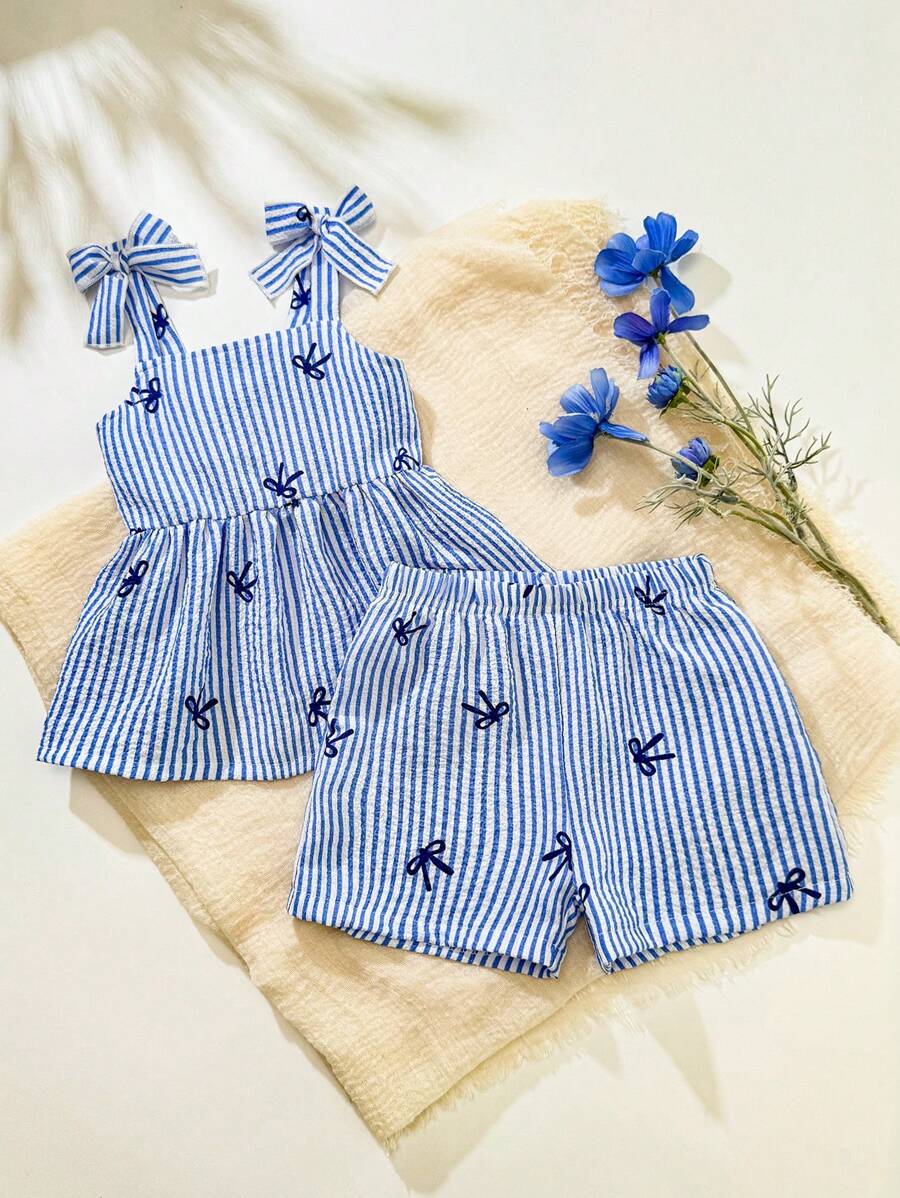 SHEIN 2 件套婴儿/幼儿女孩休闲日常可爱条纹蝴蝶结装饰吊带背心上衣 + 短裤套装，春夏季 - 藍色 - 查看 1
