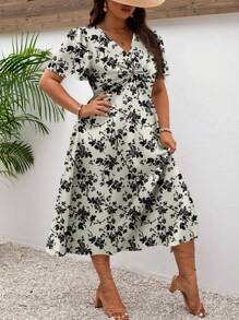 SHEIN Frenchy 大码休闲简约玫瑰印花夏季连衣裙，花卉中长连衣裙，黑色花卉中长连衣裙秋季波西米亚风