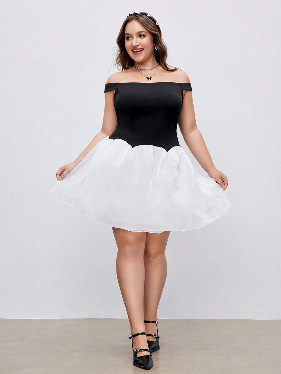 SHEIN MOD Robe de fête pour femmes grande taille, robe de fête, robe d'été, robe pour vacances d'été et port quotidien, robe de remise des diplômes, robe d'anniversaire pour femmes, robe courte noire et blanche à épaules dénudées avec panneau en maille, robe blanche pour femmes grande taille, robe d'été - Noir et Blanc - Voir 1