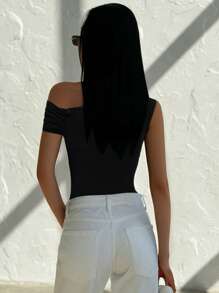 Firerie New Arrival Elegant Modern Asymmetrical Twisted Butterfly Metal Decor Off-Shoulder Fitted Black T-Shirt Top