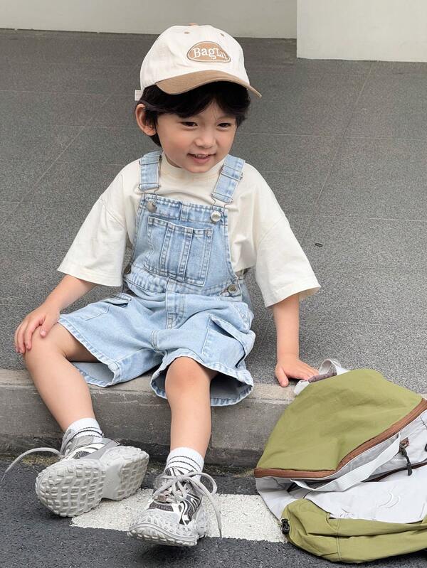 Lässige Latzhose für Kleine Jungen im leichten Wyschwasch, Relaxed Fit, mit Taschen, Lässig und modisch für den Alltag