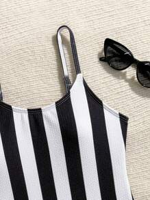 Lunivi Bañador de una pieza con estampado de rayas y tirantes ajustables para niñas, hecho de tela de chifón con burbujas, adecuado para vacaciones, playa, surf y natación