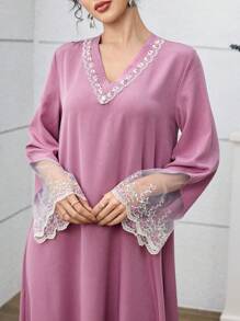 Al Najma 蕾丝刺绣拼布长款粉色连衣裙，保守的日常风格 - 玫紅色 - 查看 1