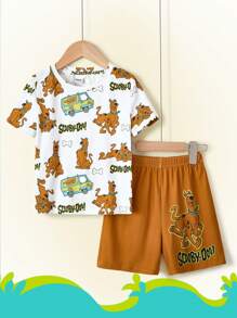 SCOOBY-DOO X SHEIN Set di maglietta a maniche corte bianca casual e pantaloncini larghi per ragazzi, con stampa di cucciolo e auto a tema cartoni animati