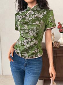 EastFlair 女士夏季花卉提花纽扣设计短袖优雅上衣，中式图案旗袍领中式旗袍上衣，中式绿色上衣，亚洲风格服饰 - 軍綠色 - 查看 4