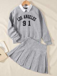 SHEIN Set de 2 piezas de niña preadolescente, camisa estilo universitario americano con estampado de letras en inglés y falda plisada, conjunto de sudadera informal