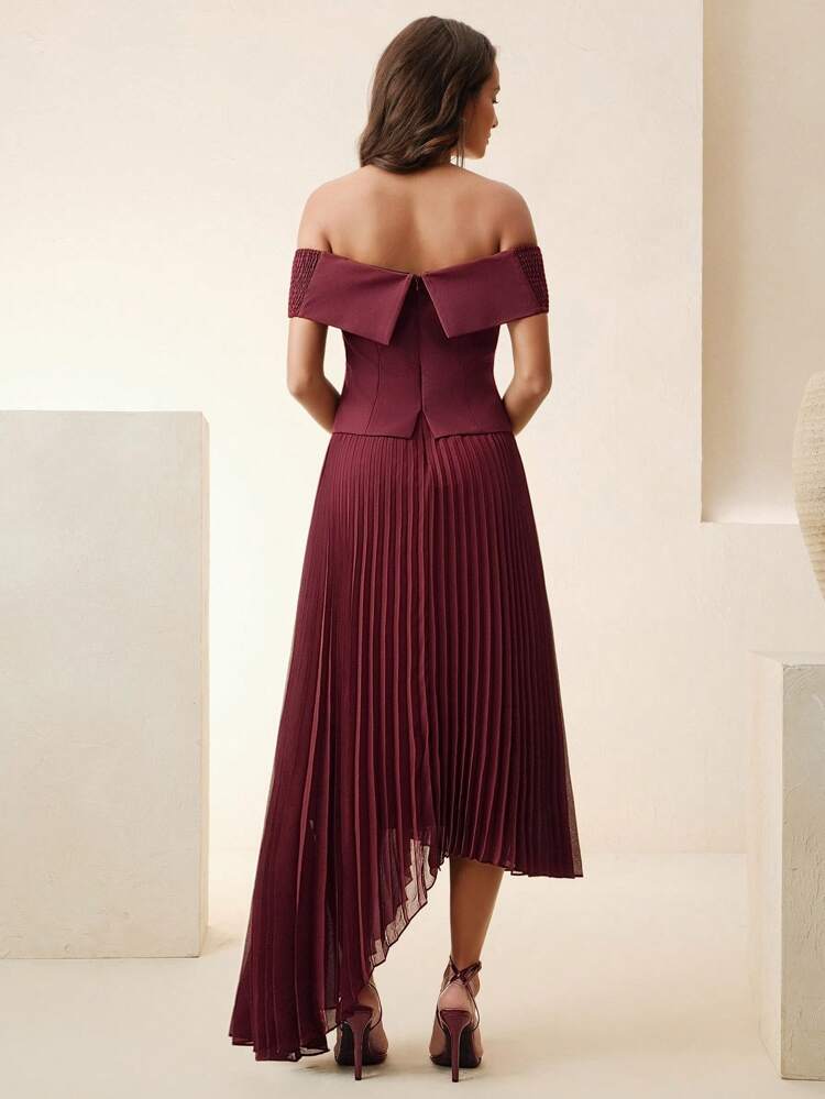 Vestido estilo francés con hombros descubiertos, cintura fruncida y pliegues