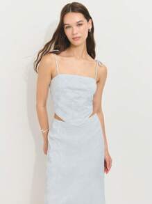 Nöista Ensemble de deux pièces doux à la lavande, comportant un crop top sans manches avec des bretelles ajustables et une jupe midi taille haute. Fabriqué dans un tissu délicat brodé avec une texture florale subtile. Élégant, féminin, chic, respirant, léger, stylé, d'été, sophistiqué, confortable, gracieux, polyvalent, romantique, frais, moderne. - Bleu azur - Voir 1