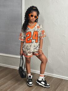 SHEIN 青少年女孩街头休闲 V 领宽松短袖 T 恤和网眼短裤两件套，适合夏季和运动，大数字 24 和迷彩树枝印花 - 綠色 - 查看 4