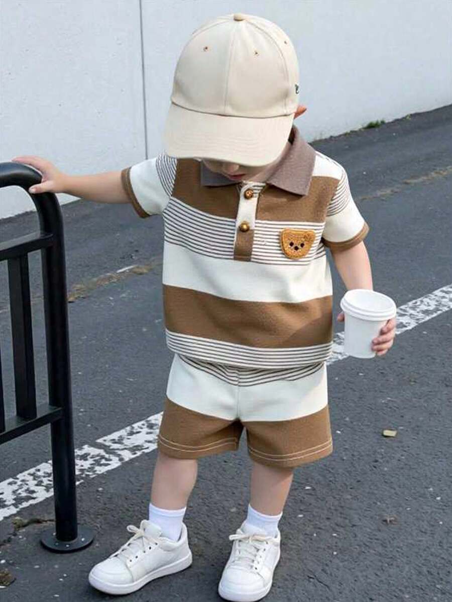 SHEIN Playful Pals 男婴婴儿休闲可爱熊刺绣徽章不对称条纹短袖 Polo 衫和短裤套装，适合夏季
