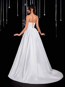 Glamrae 优雅奢华的白色手工珍珠叶紧身胸衣搭配荷叶边连衣裙