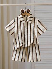 SHEIN Genkimix Kids 2pcs/Set Young BoyTextured Stripe Knit Shirt And Shorts Set