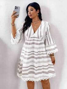 SHEIN PETITE 大码女式中袖 V 领花卉蕾丝边连衣裙，休闲度假风格，简约时尚，适合春夏季沙滩装、日常穿着 - 彩色 - 查看 4