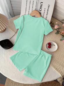 Conjunto informal de verano de 2 piezas: camiseta de manga corta con estampado de letras y pantalones cortos para niña