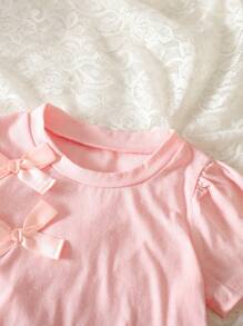 SHEIN 2 piezas Conjunto de ropa casual linda para niña bebé, blusa con manga corta con volantes y moño + pantalones largos acampanados, ropa dulce y versátil para niña bebé - Rosa - Ver 4